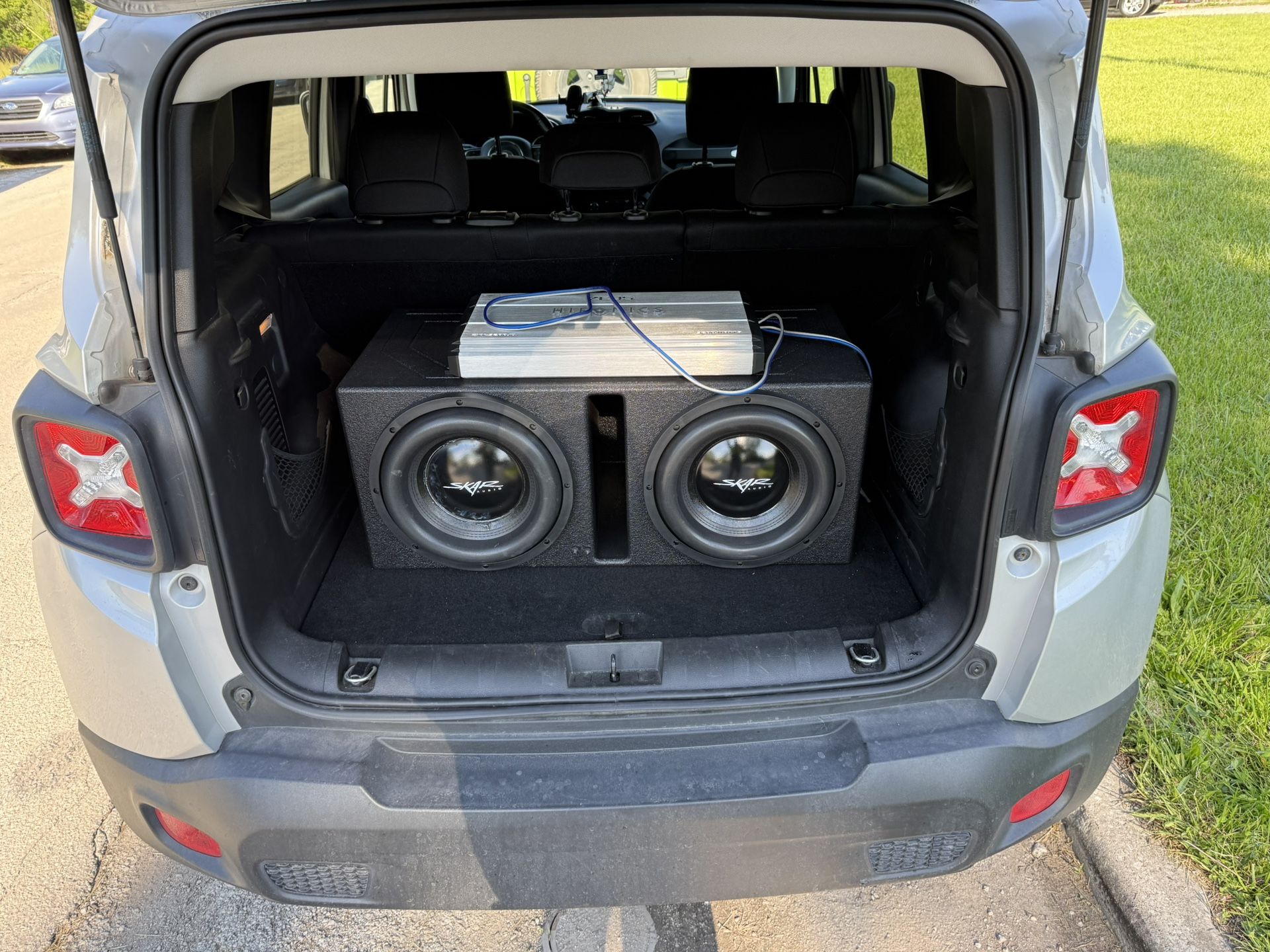 Enclosed subwoofer System With Amplifier