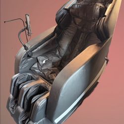 MUST SELL TODAY – $10K Fujiiryoki Massage Chair – FULL BODY