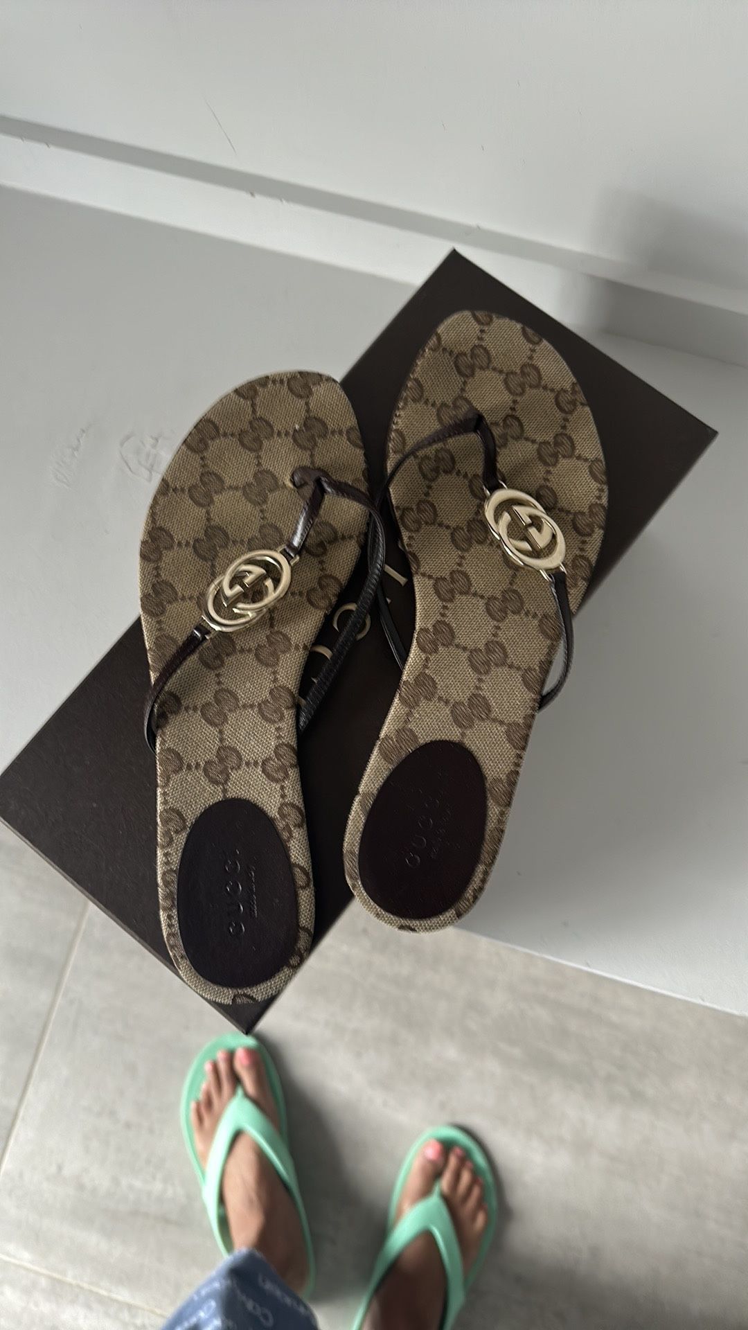 Original Gucci GG thong Sandals (USED)