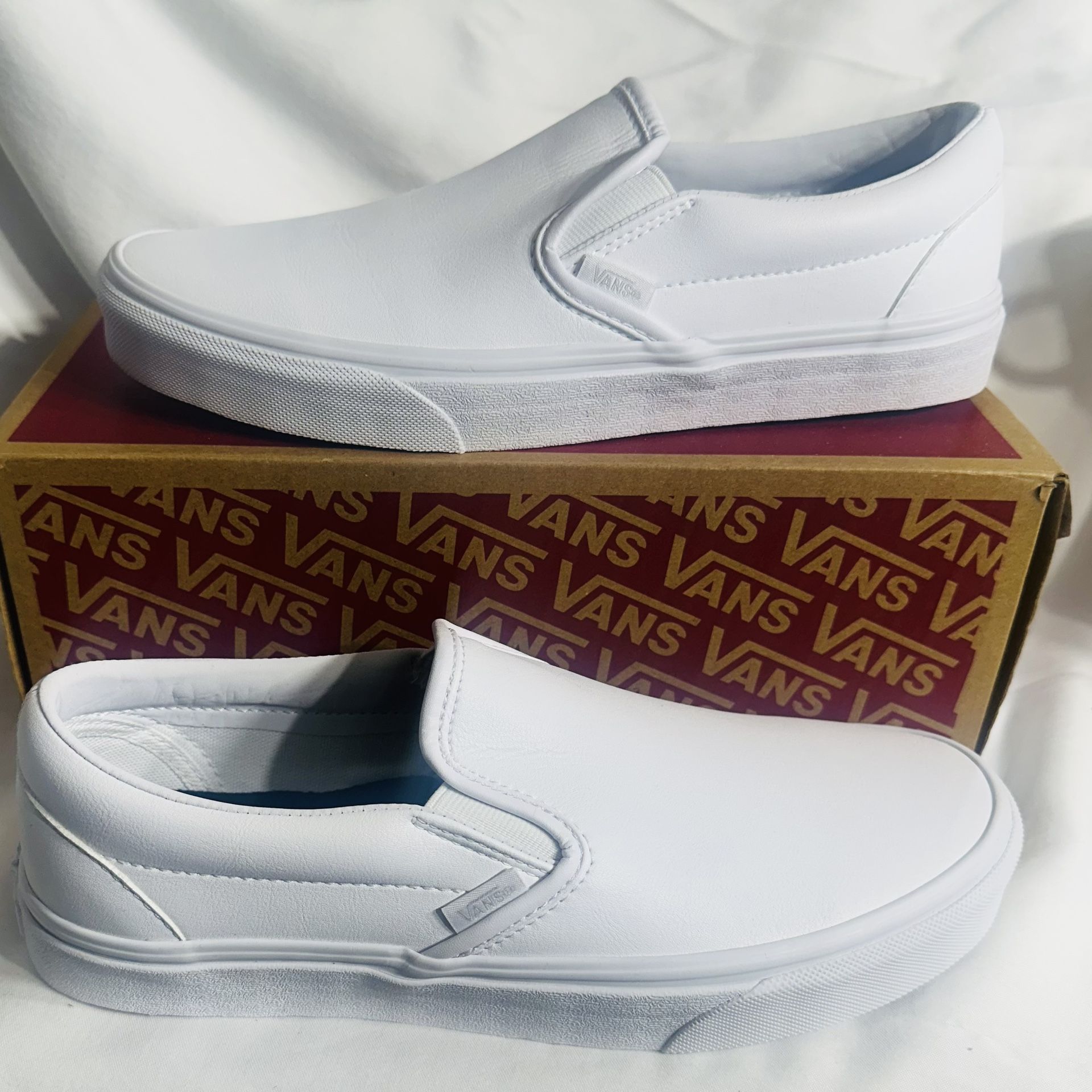NEW VANS Classic Slip-On TrueWhite Leather Shoes Unisex Men 8.5/Women 10 Sneaker