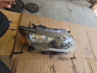 Rightside . Headlights  nissan rogue 2017