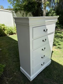 White Dresser - 5 Drawer Chest