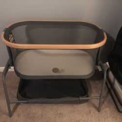 Maxi Cosi Baby Bassinet With Storage 