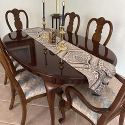  Dinning Set By Bernhardt