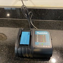 Makita 18V 2.6A LXT Lithium‑Ion Rapid Optimum Charger DC18SD
