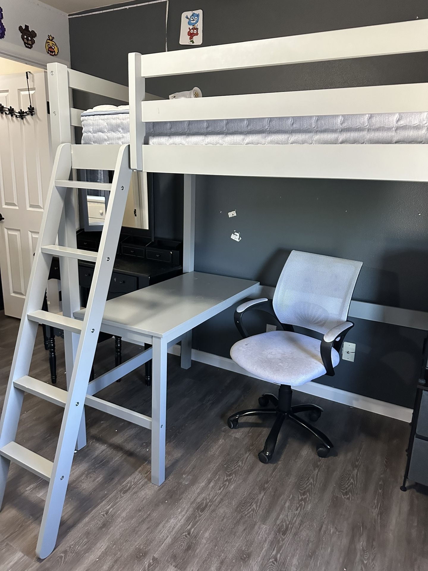 Bed With Desk And Mattress: Please Read Description