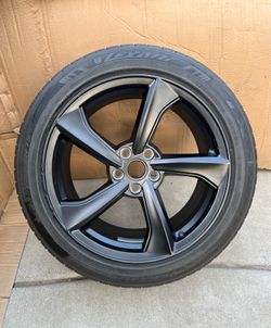 1 - Juniper 2025 OEM 19” Tesla Wheel Rim Tire TPMS Model Y Crossflow 255/45R19. ***SELLING JUST 1 WHEEL/RIM and Tire exactly as shown in the pictures