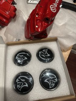 Floating and Illuminating Dodge “Hellcat” Center Caps In WHITE