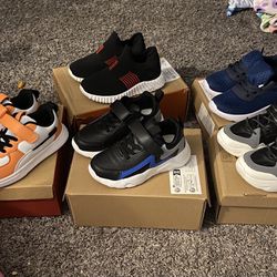 Size 10 And 11 Boys Shoes 