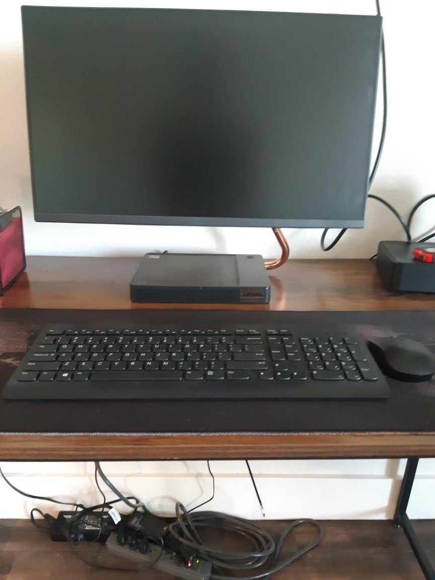 LENOVO DESKTOP USEd Onky Few Times Great CONDITION, All Informatiin In The Last Photo
