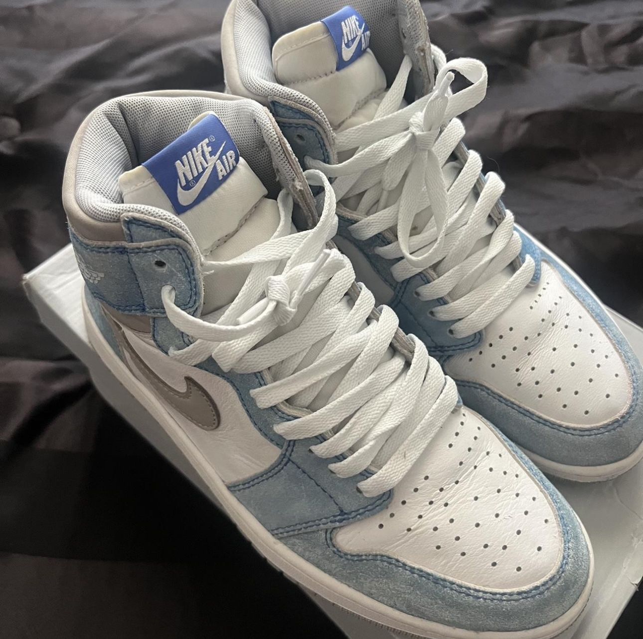 Jordan 1 Retro High OG Hyper Royal