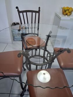 Mesa de comedor. Como  nueva