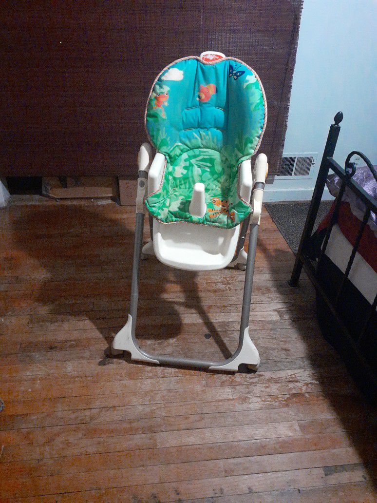 Baby High Chair Doesn't Have A Tray Asking $5