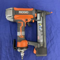 Ridgid R150FSF3 18- Gauge 1 1/2 In Finish Stapler