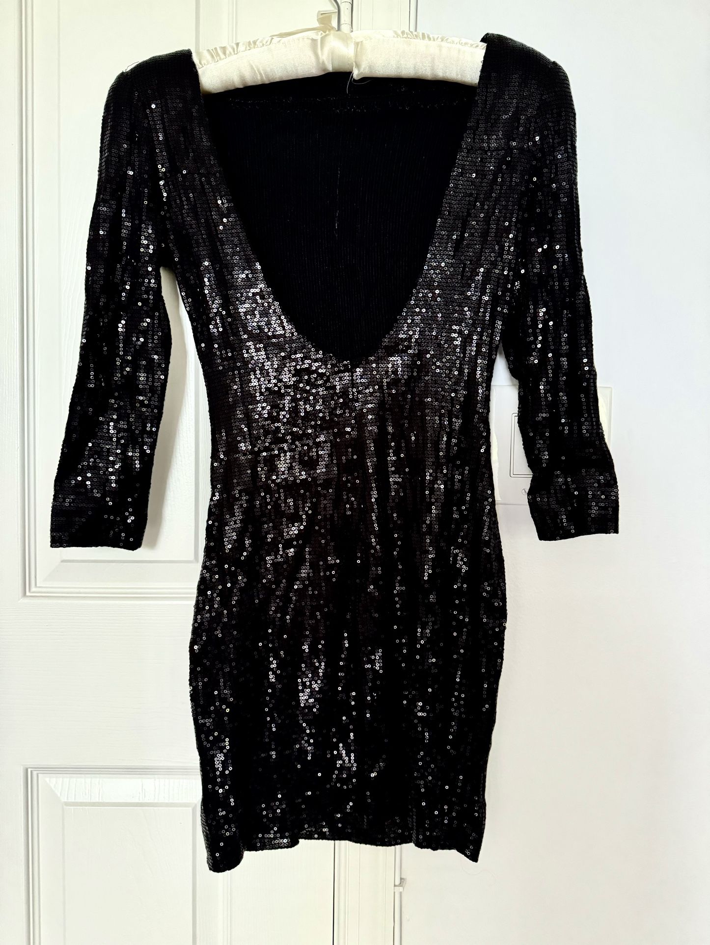 Black Form Fitting Cocktail Evening Dress