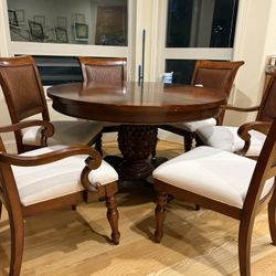 Beautiful Dining Table Set
