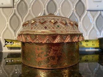 Decorative storage box