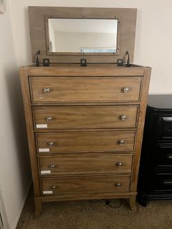 Gavetero con Espejo- Dresser with Mirror