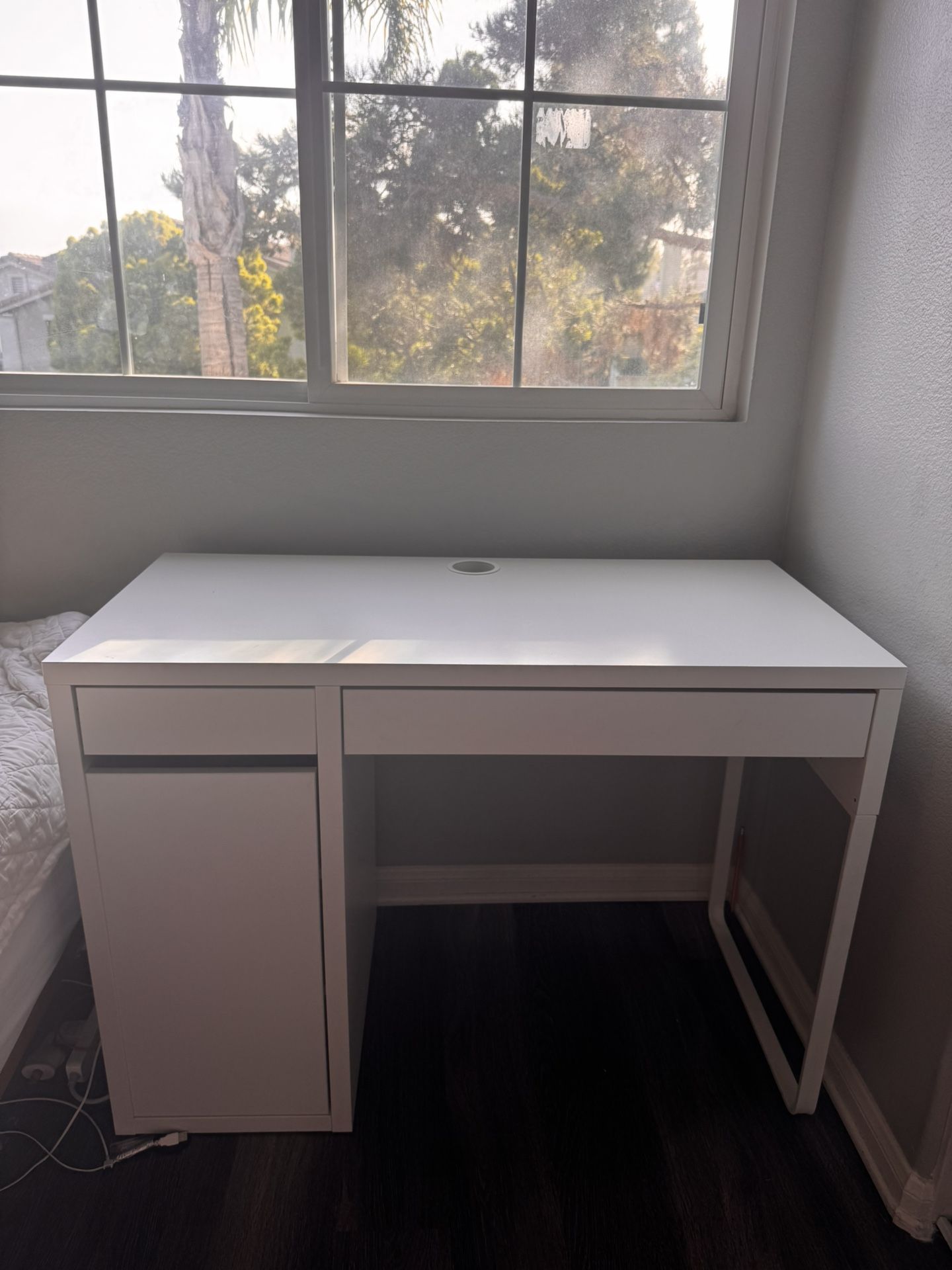 IKEA MICKE Desk