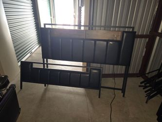 Queen bedframe