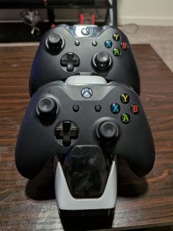 2 Xbox One Controllers Plus Rechargeable Battery Packs And Stand  Black