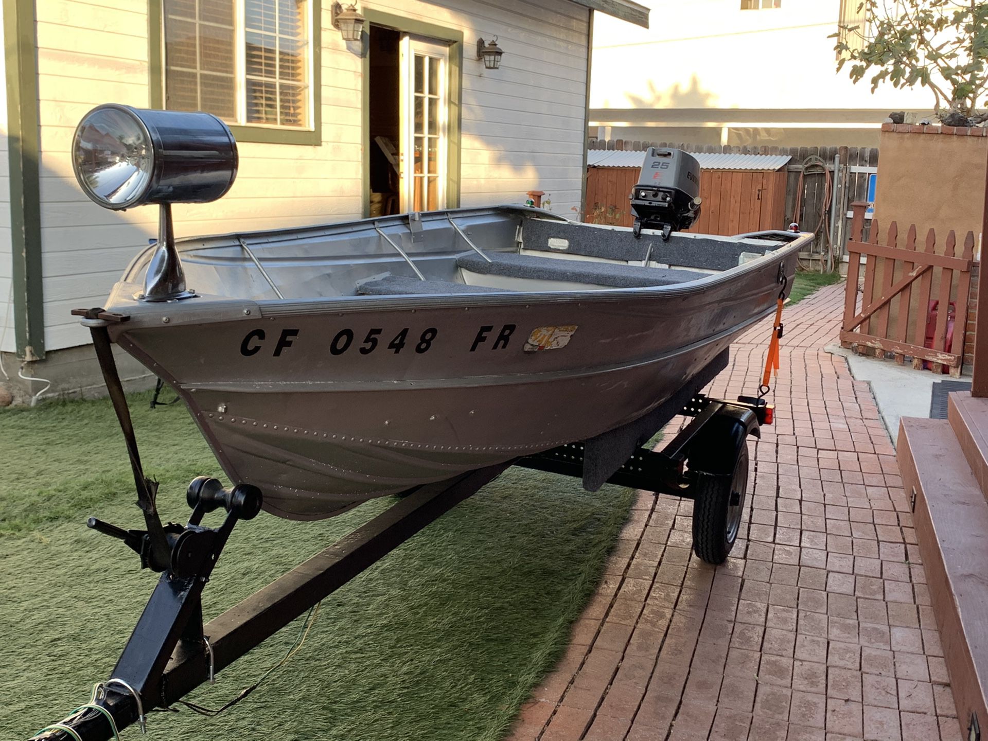 14FT VALCO FISHING BOAT (NEED TO SELL MAKE ME A OFFER)
