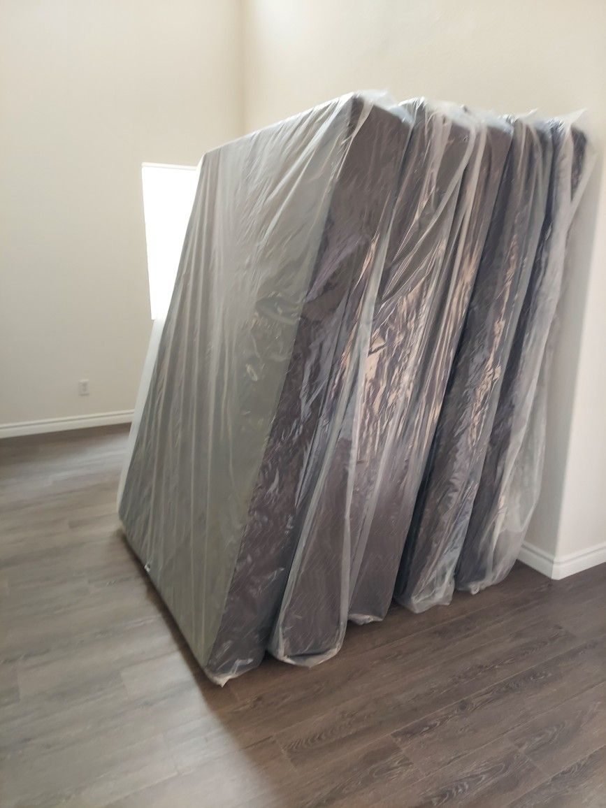 TWIN MEMORY FOAM MATTRESSES SET WHIT BOX SPRING BRAND NEW ✅️
