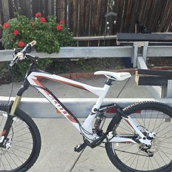 Scott Down hill mountain bike