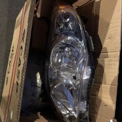 2011 Toyota Corolla left Head Light 