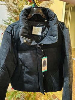 Levi’s Women’s Puffer Jacket