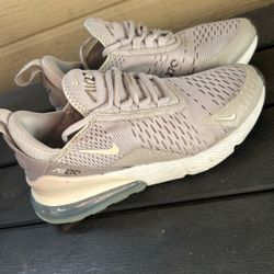 Nike Air Max 270