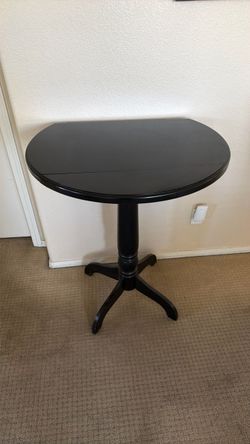 Black Round Pedestal Accent Table