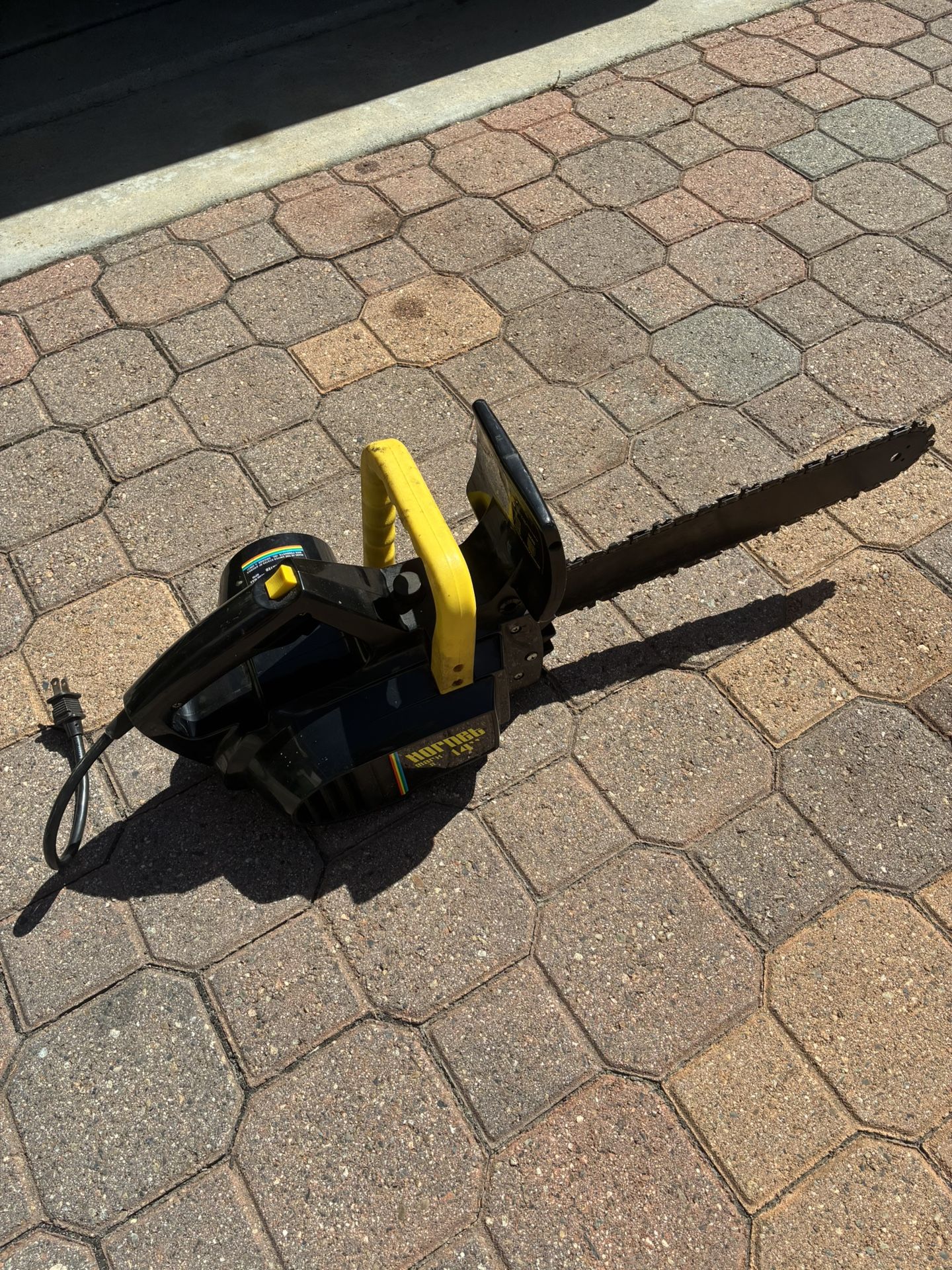 WEN Hornet Mark II 14" Electric Chainsaw, model 5014