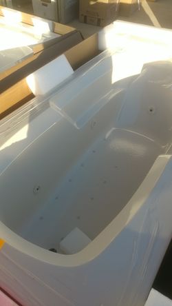 72" Jacuzzi Tub New in the Box