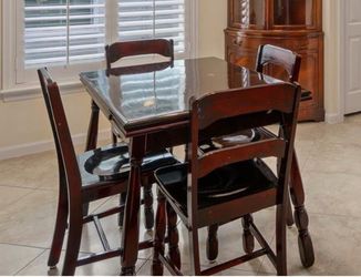 Dining room set - Seats 4