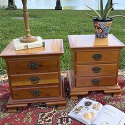 Set Of Two Nightstands 