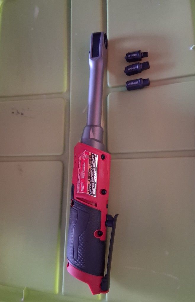 New, Nuevo, 3050-20 . Milwaukee
M12 FUEL INSIDER 12V Lithium-Ion Brushless Cordless 1/4 in. - 3/8 in. Extended Reach Box Ratchet (Tool-Only) 3 ATACHM
