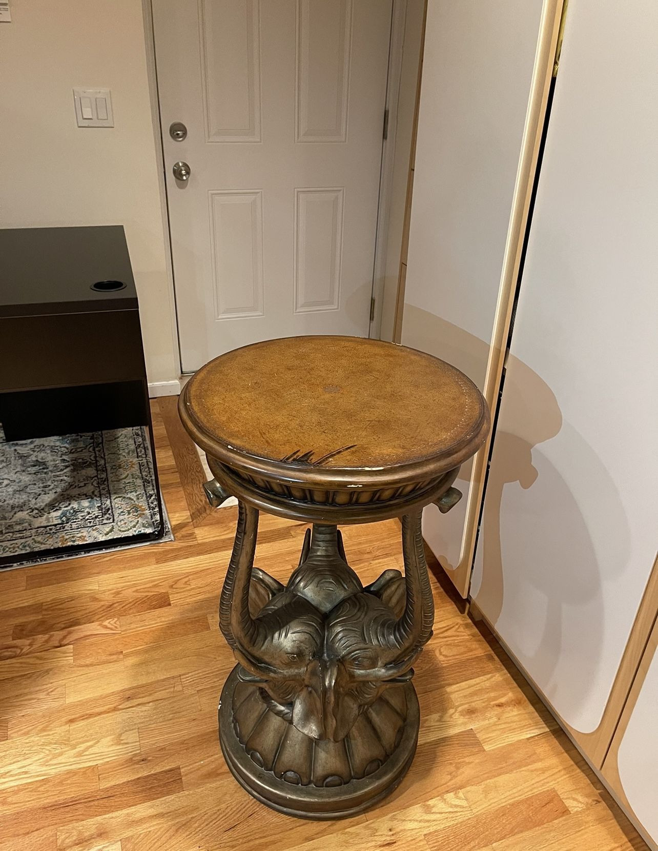 Three Elephants Table