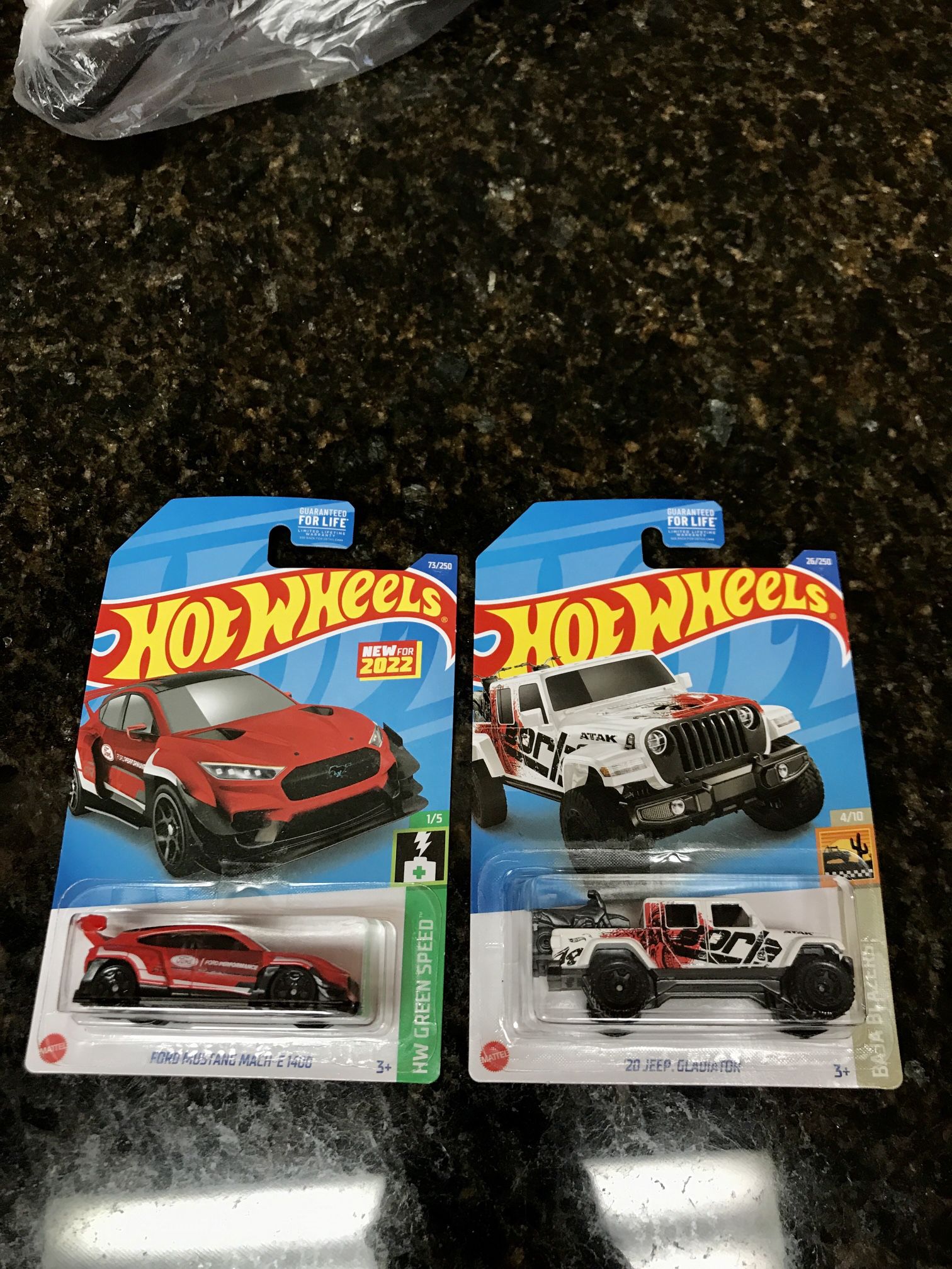 2x Hot wheels Diecast Racing Cars Toy Truck SUV Sport Ford Mustang Mach-E 1400 And ‘20 Jeep Gladiator 