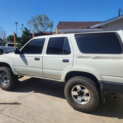 1995 4 Runner For Sale  Manual 4x4 6 Cilinders
