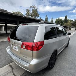 2006 Toyota Sienna LE 