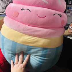 24” Plush Marshmallow Cupcake