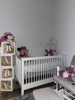 Baby crib with mattress