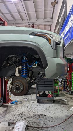 King 2.5 Coilovers Available For Tundra🔥🔥
