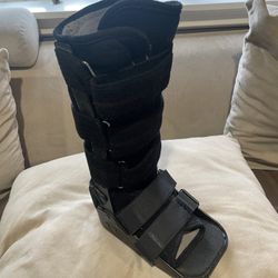 ORTHOPEDIC BOOT (SIZE SMALL)