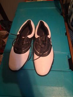 Golf shoes