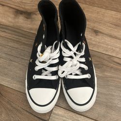 Women’s Size 5 Converse Shoes