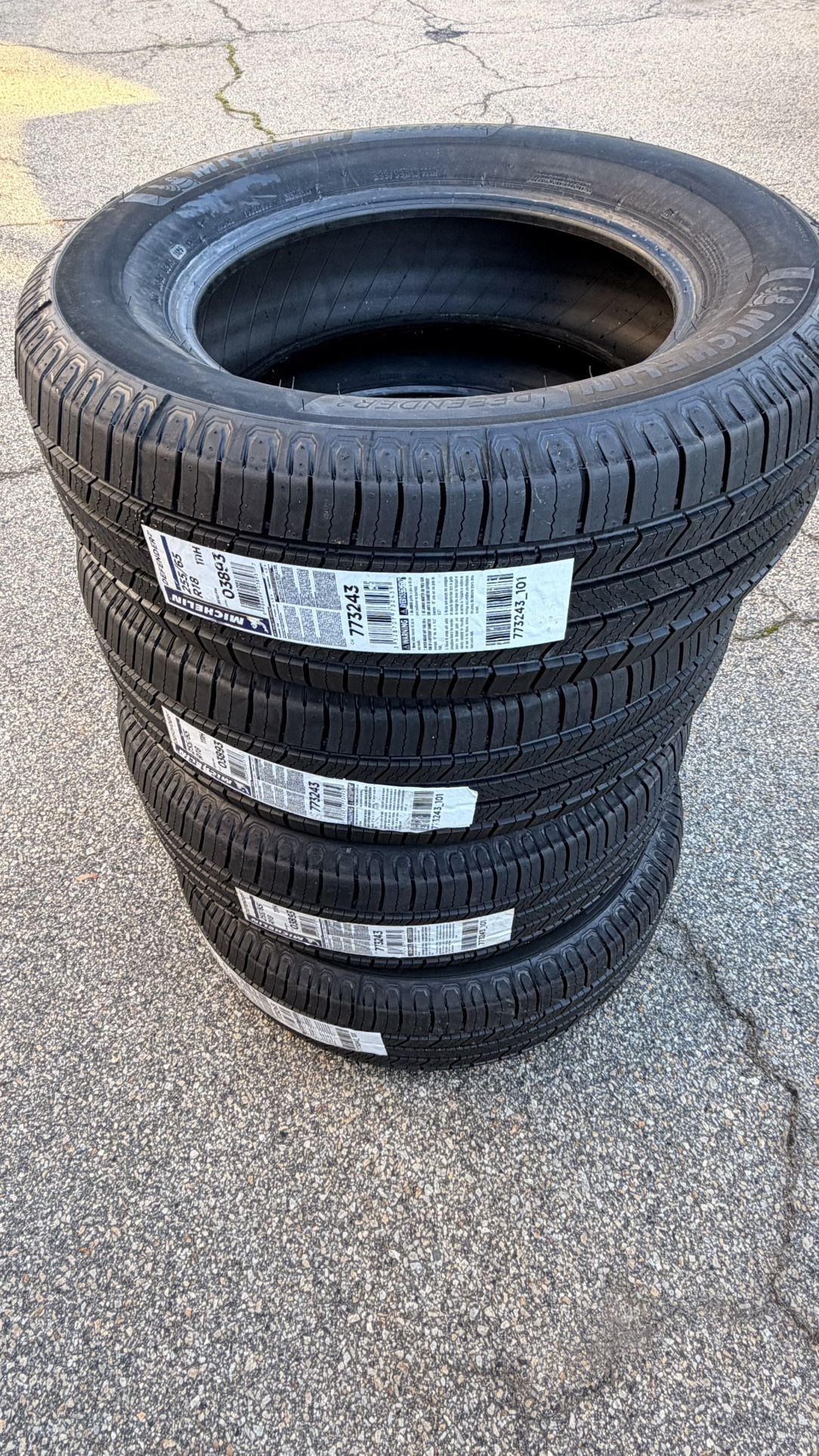 MICHELIN DEFENDER 255/65R18 tires