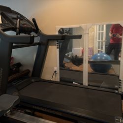 Horizon 7.4 AT Treadmill
