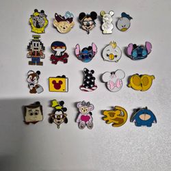 20 Disney trading pins lot set.Tradeable at all disney parks.
